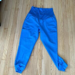 Maternity scrubs size small petite